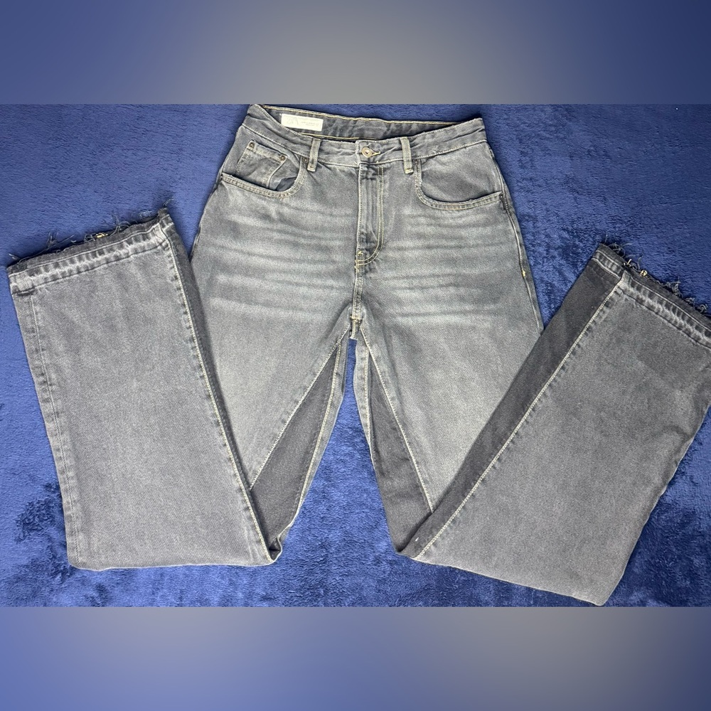 Zara Flared Gray & Black Jeans - Size 30
0840/455/800/38
